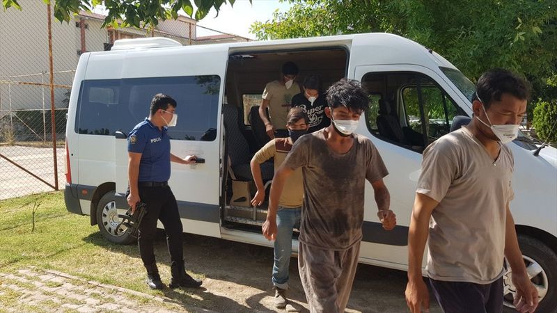 Yurda yasa dışı yollardan girdikleri belirlenen 16 sığınmacı yakalandı 4